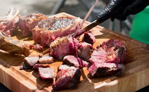 Maîtrisez l'art de la cuisson parfaite d'une côte de buf : durées et astuces